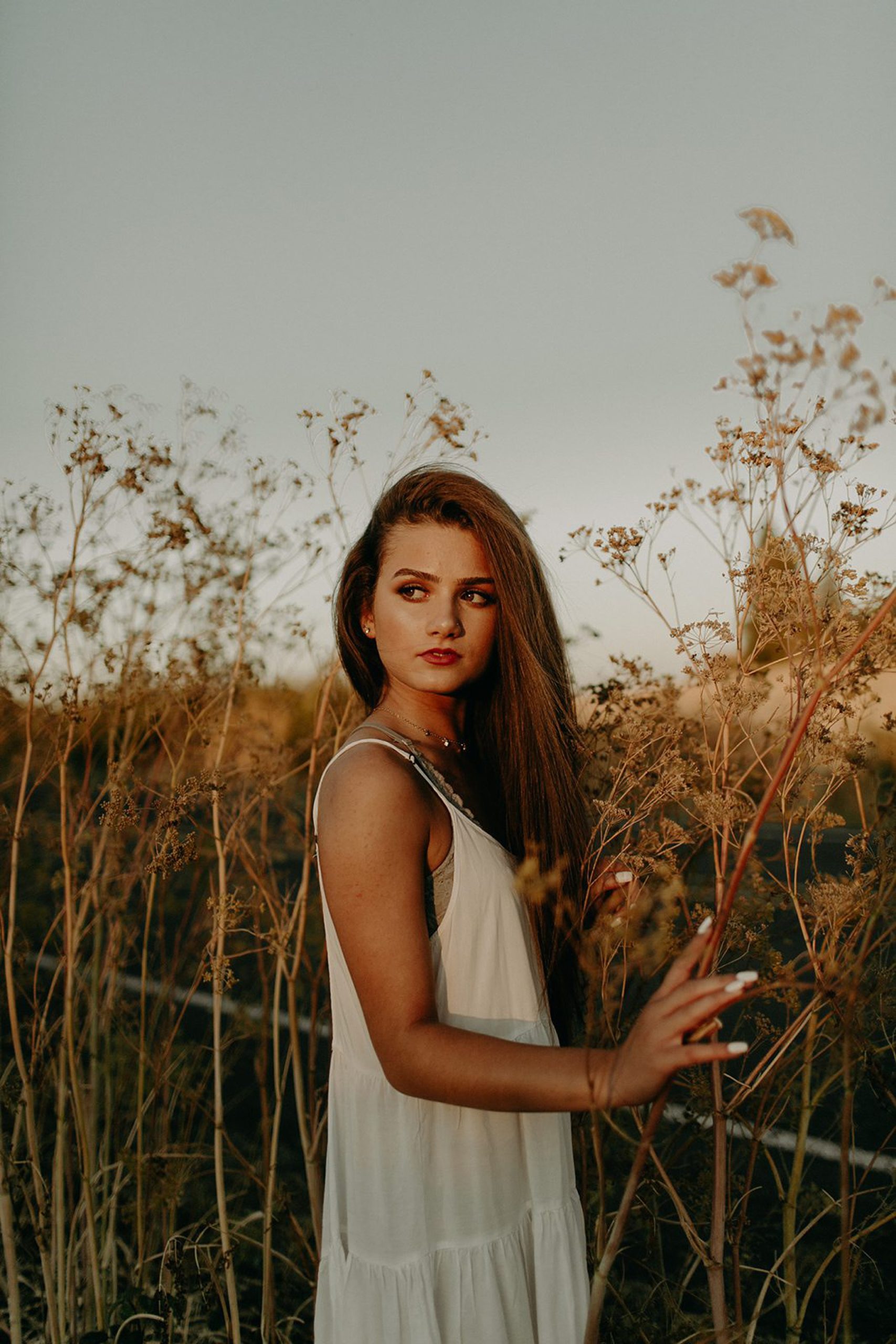 girl modeling in wheat field